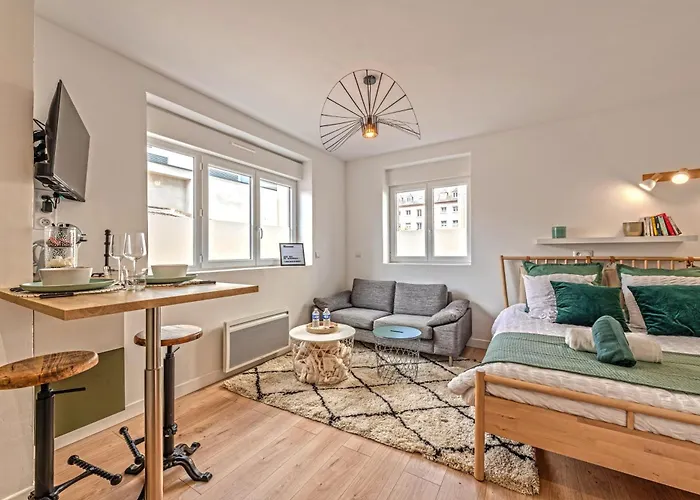 Le Botanique ~ Proche Centre ~ Arrivee Autonome アパート ブレスト