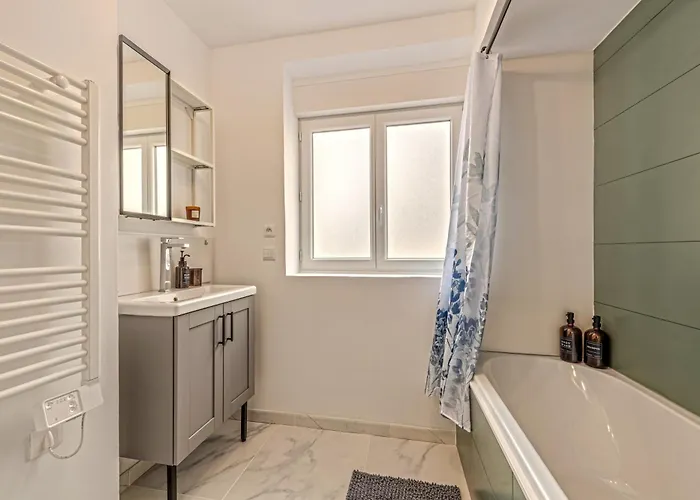 Le Botanique ~ Proche Centre ~ Arrivee Autonome Apartman *